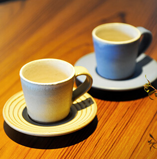 11.大谷焼のコーヒーカップ